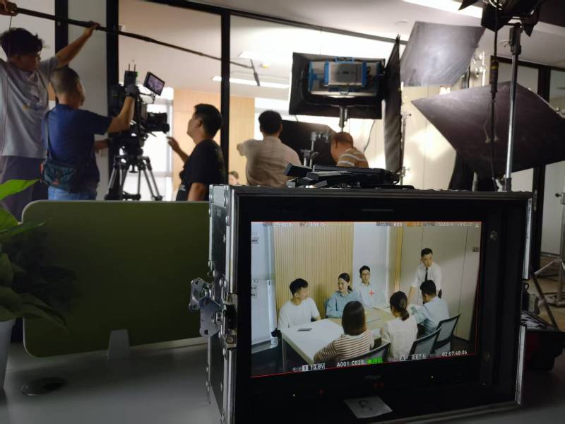 榆树市TVC拍摄公司：科技产品视觉化大师，诠释未来感与功能美学